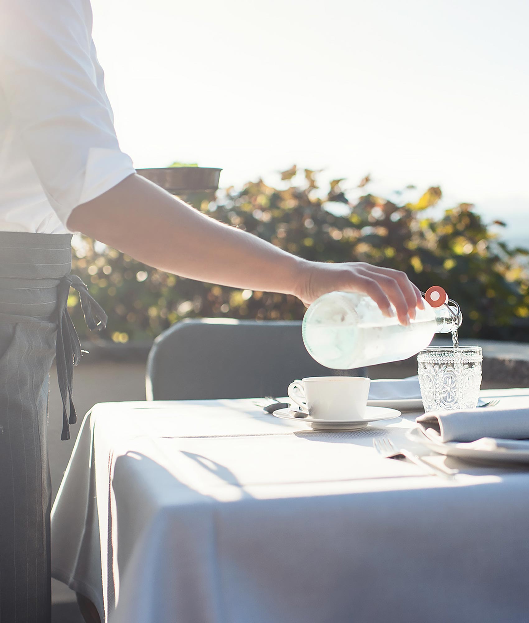 Wir servieren das täglich individuelle Frühstück an Ihrem Tisch.